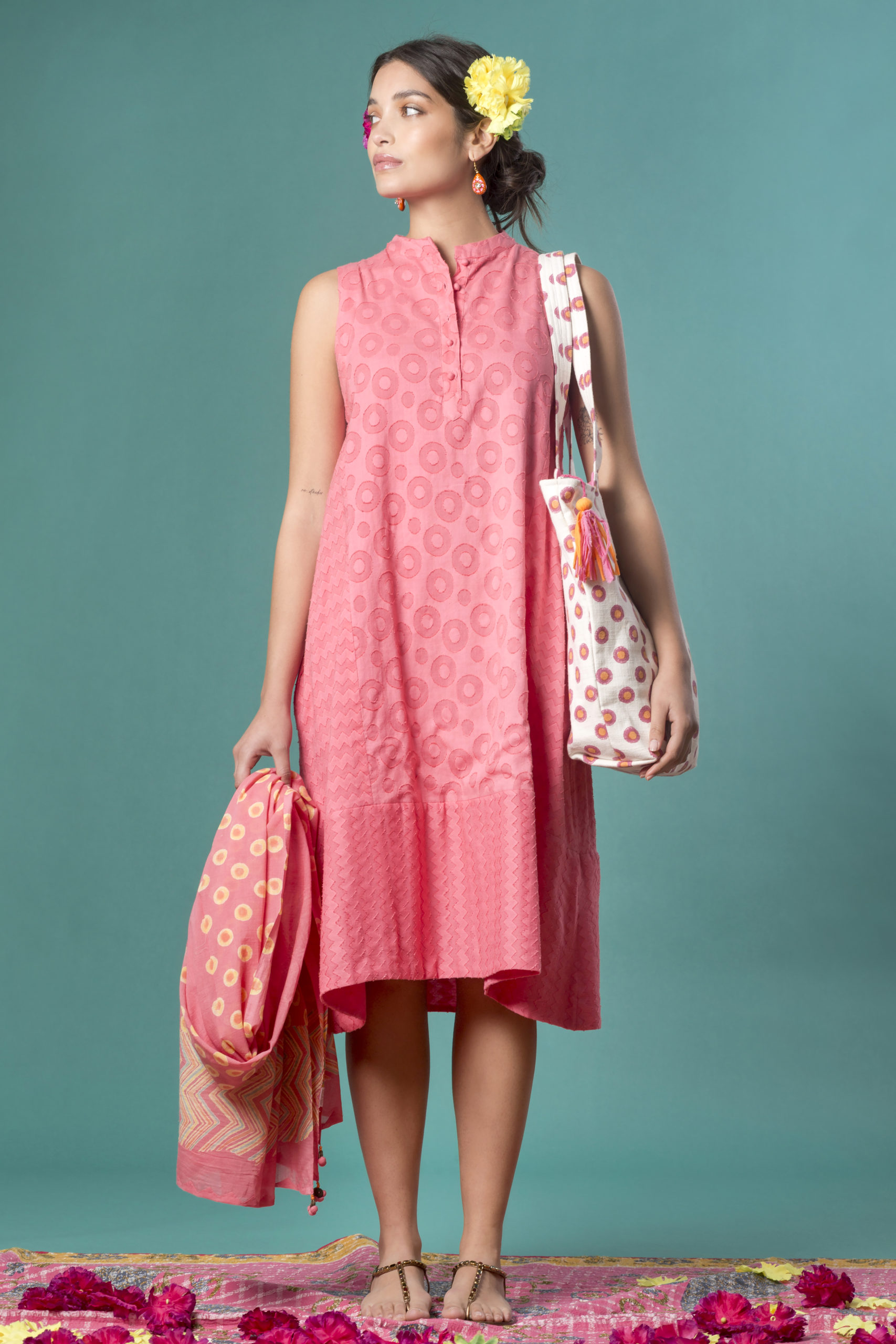 Sleeveless jaquard cotton dress / block print shopping bag and sarong